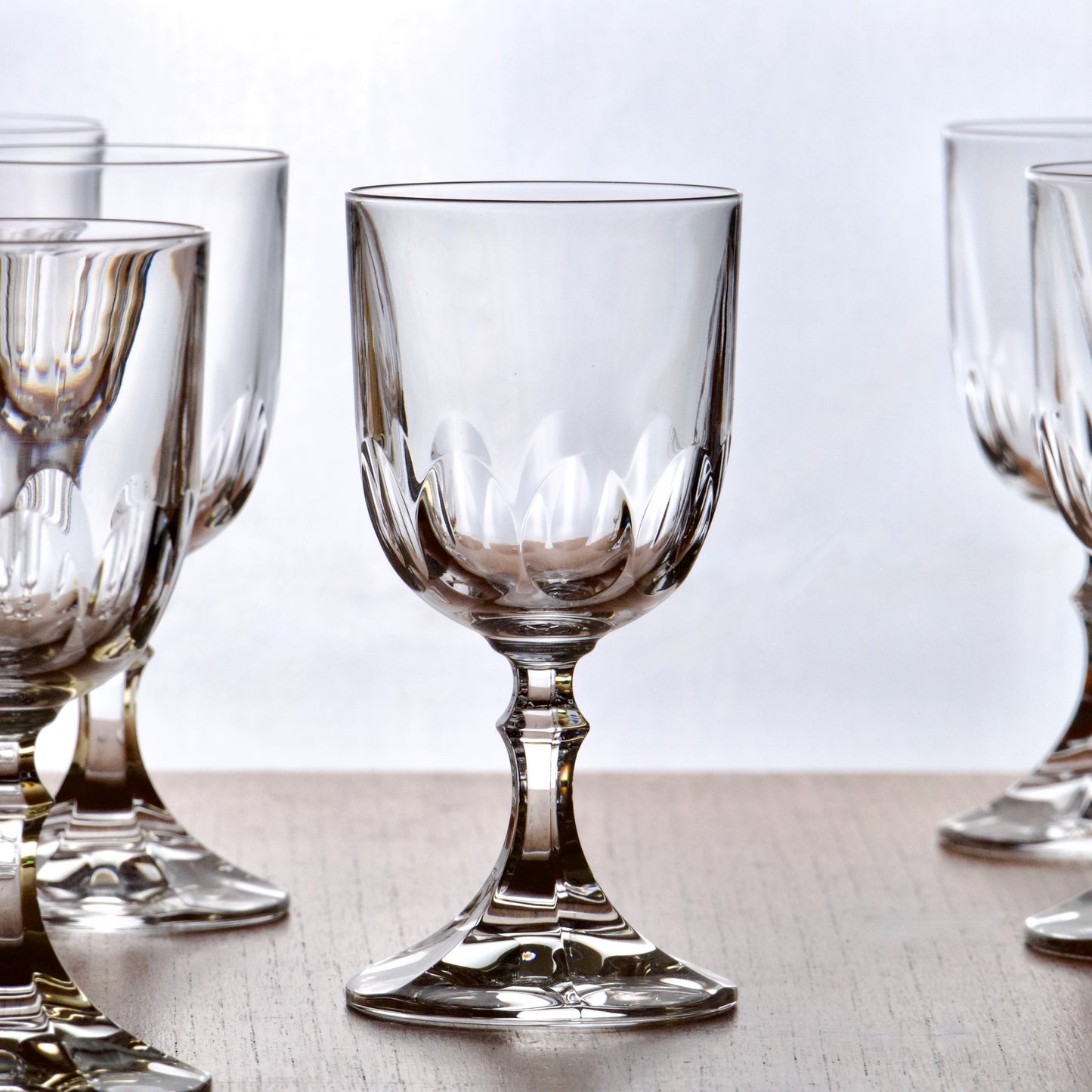6 verres à vin anciens en cristal ciselure perle