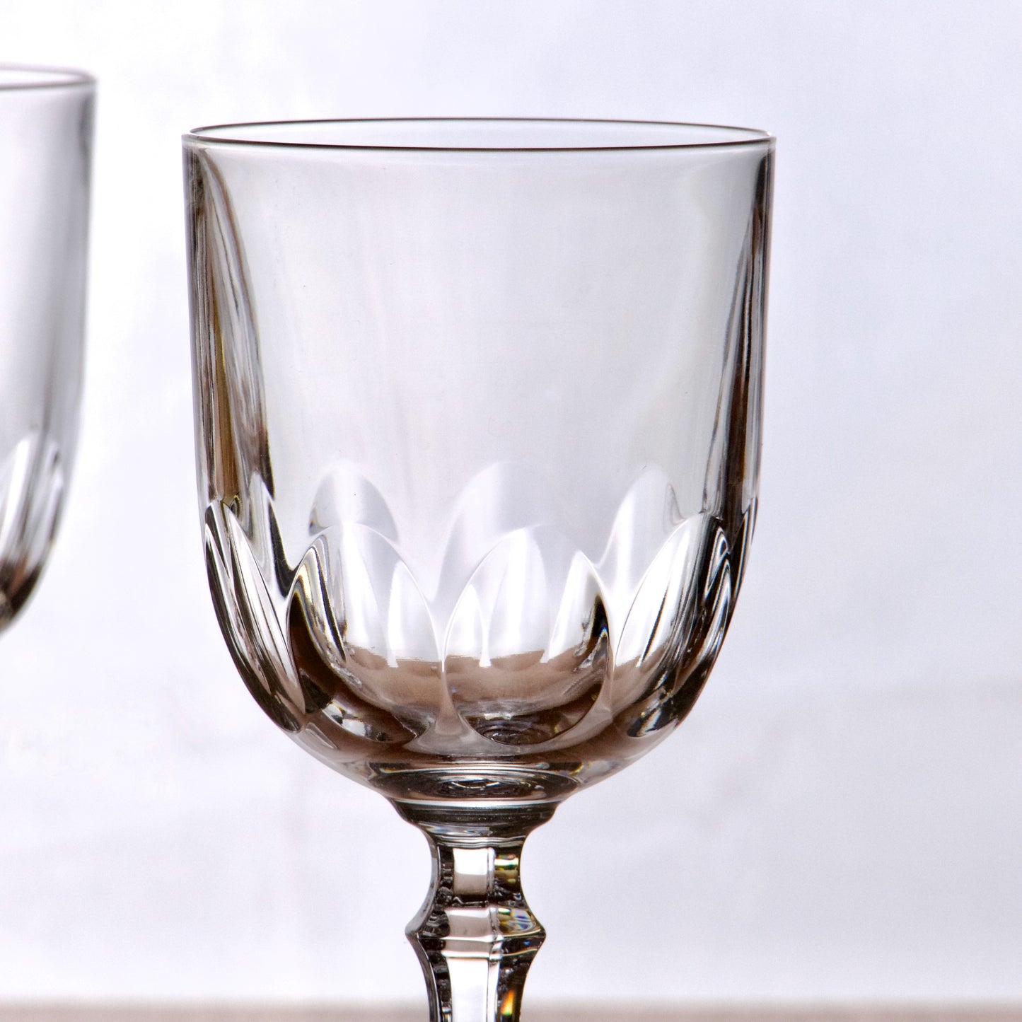 6 verres à vin anciens en cristal ciselure perle