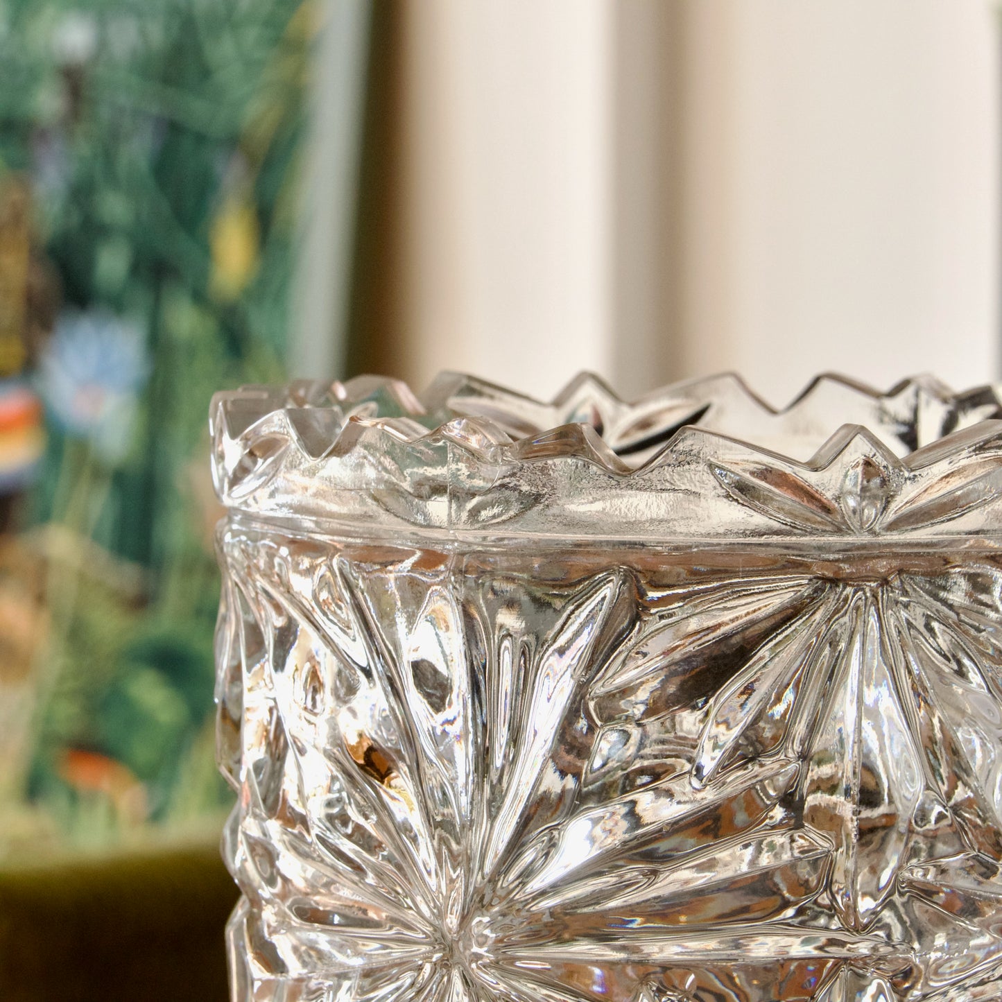 Grand vase vintage en verre taillé en étoiles