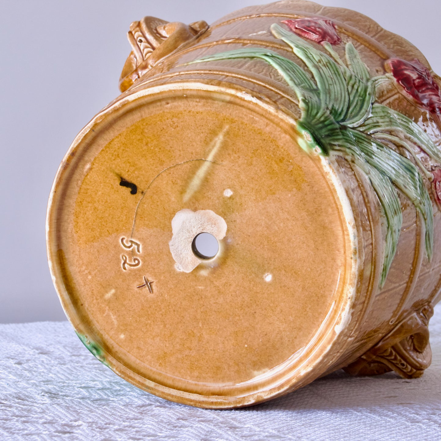 Très grand cache-pot XIXe siècle en barbotine de Wasmüel