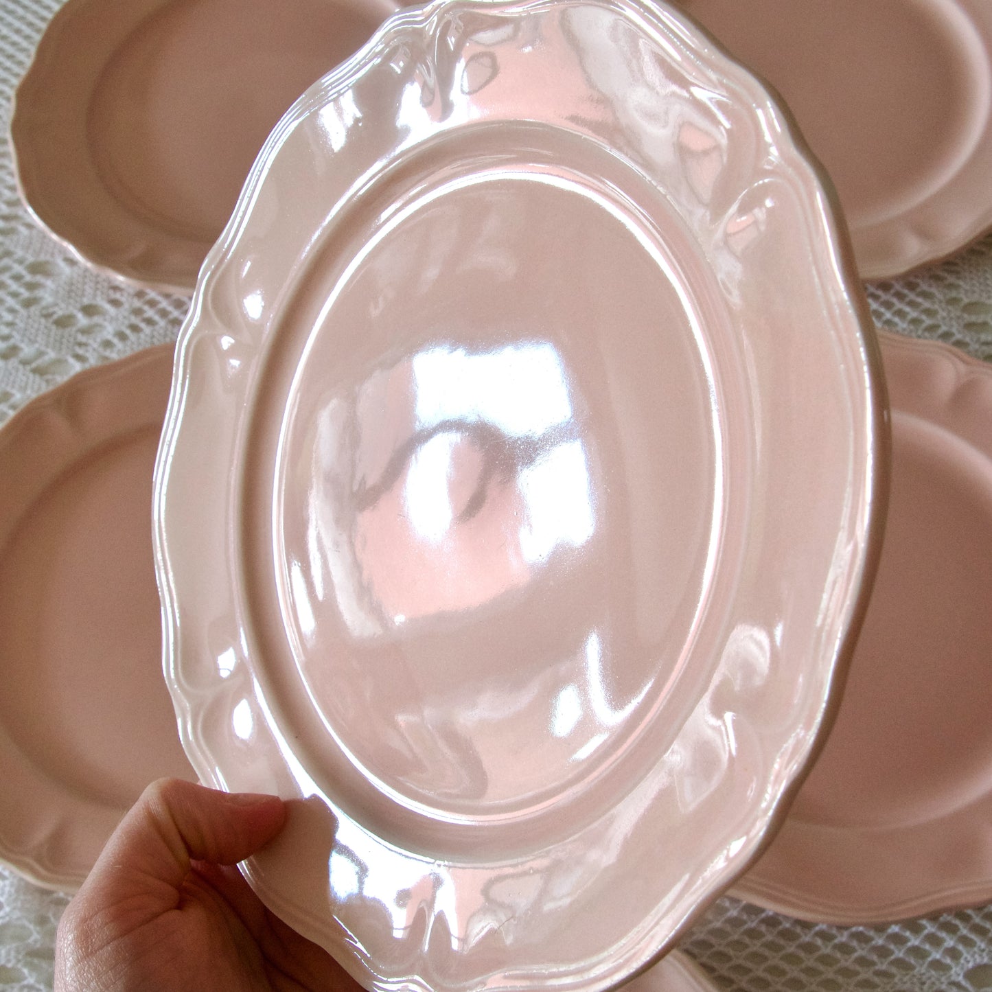 10 assiettes vintage en faïence rose