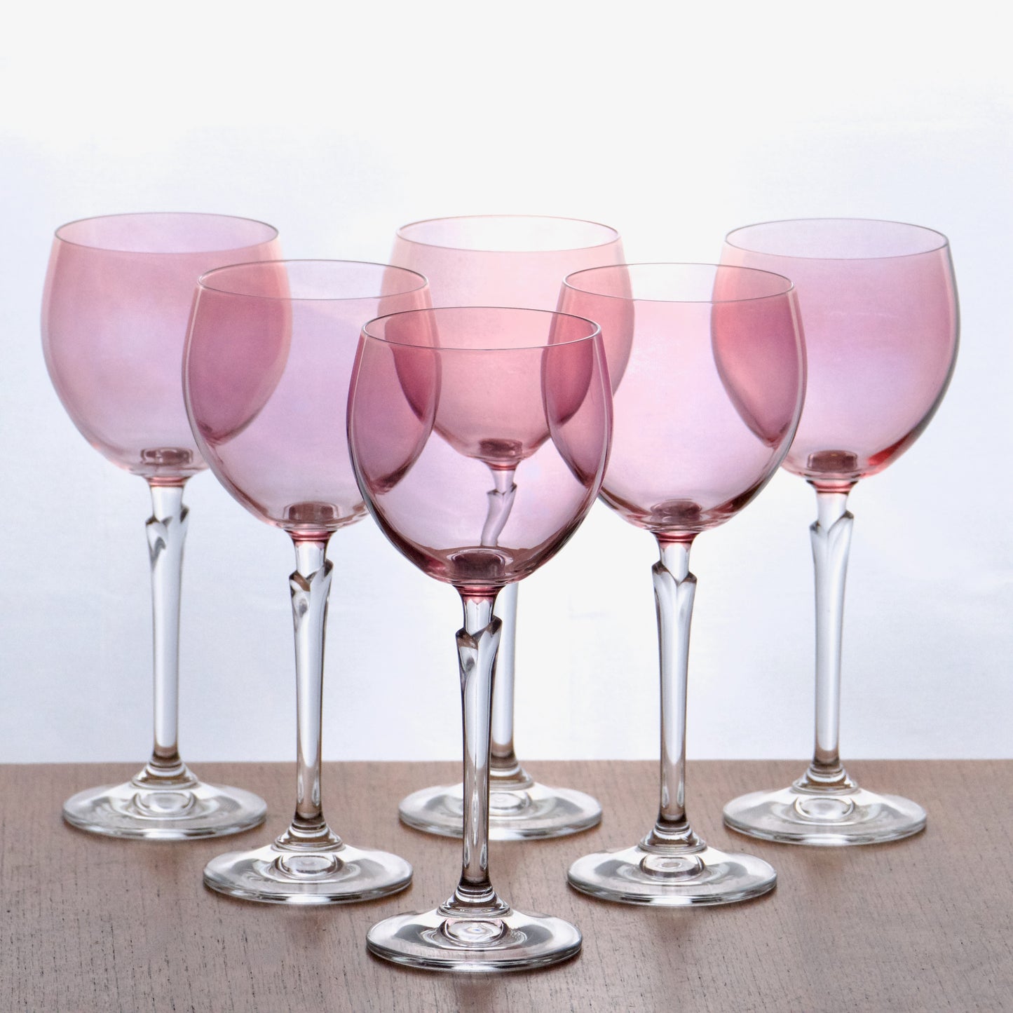 Grands verres à vin en cristal rose