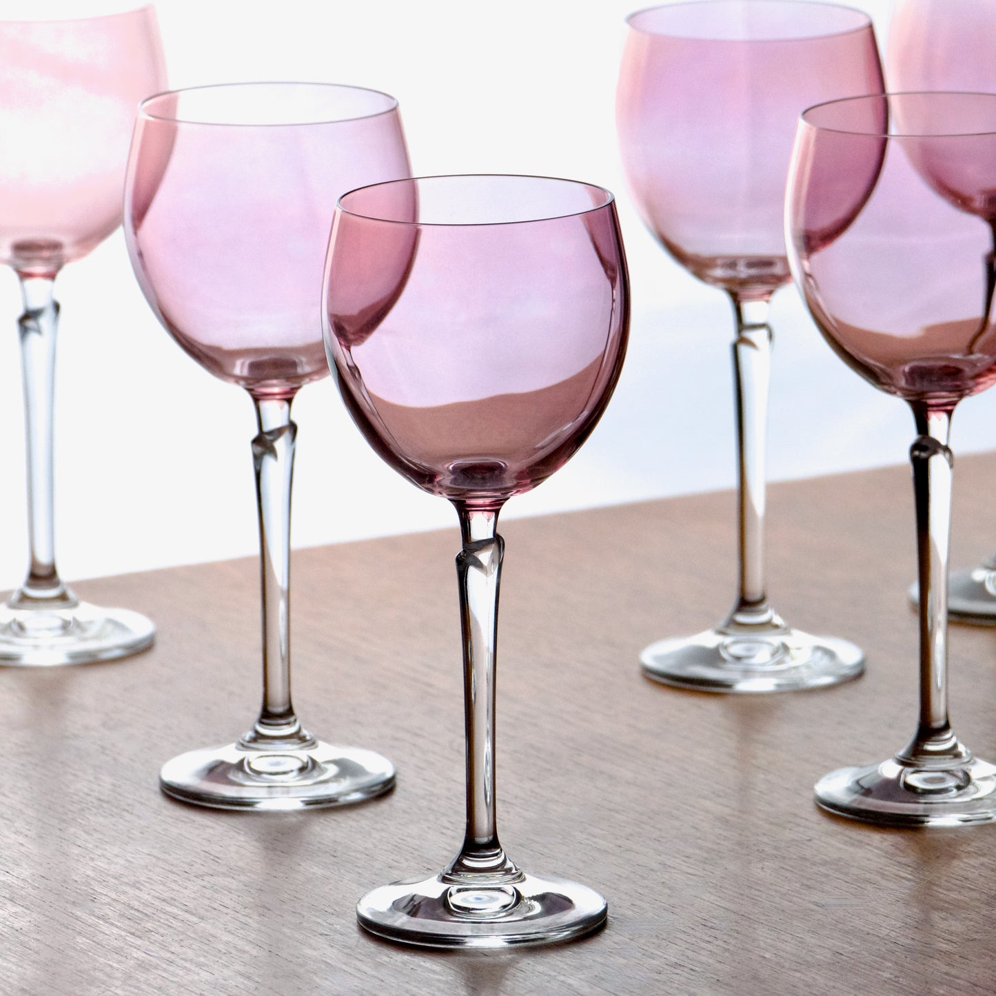 Grands verres à vin en cristal rose