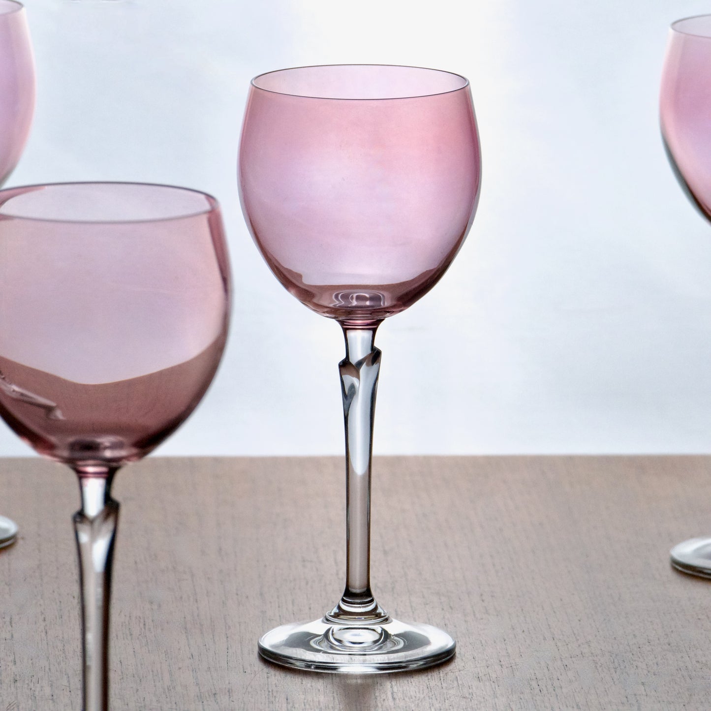 Grands verres à vin en cristal rose
