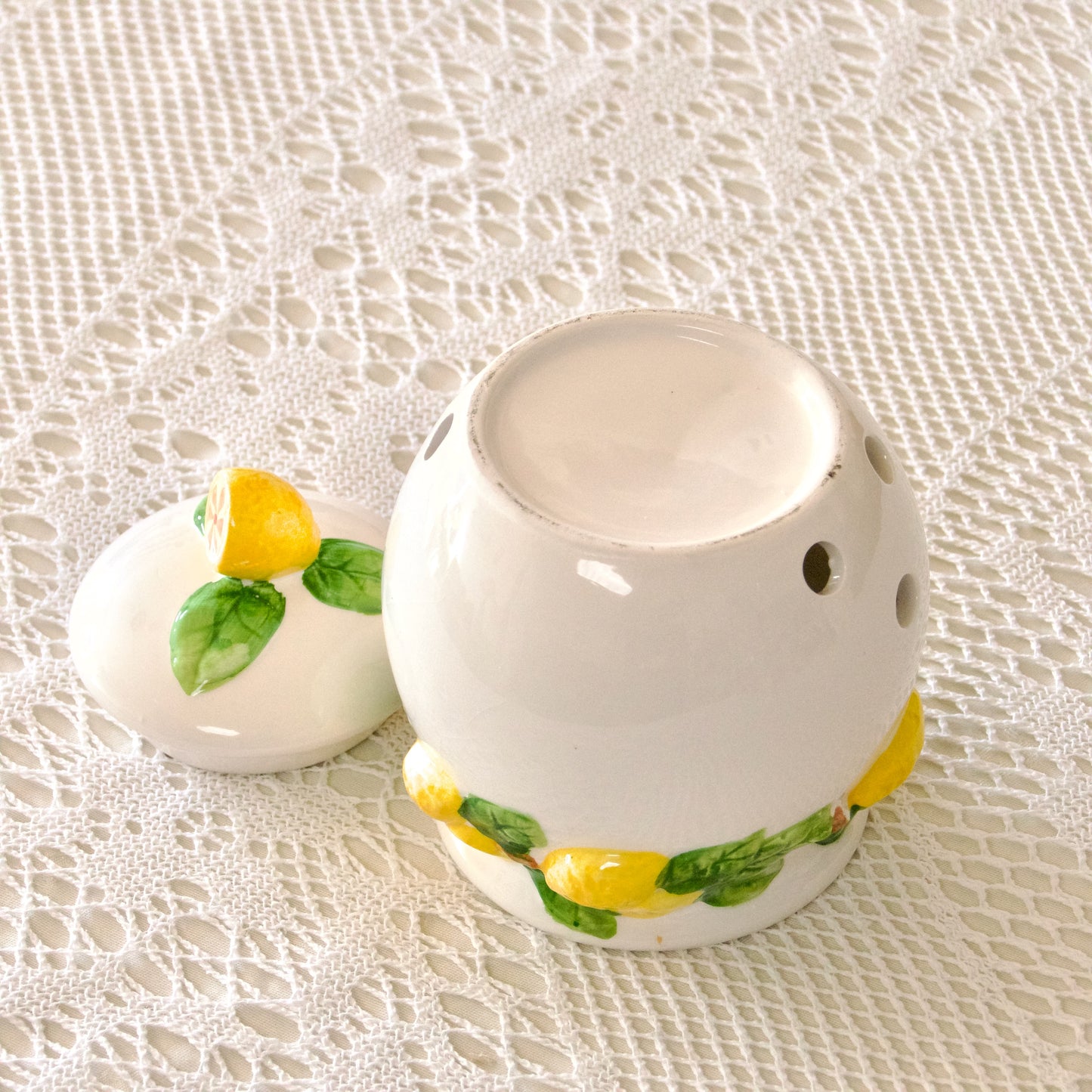 Grand pot à oignon en barbotine citron