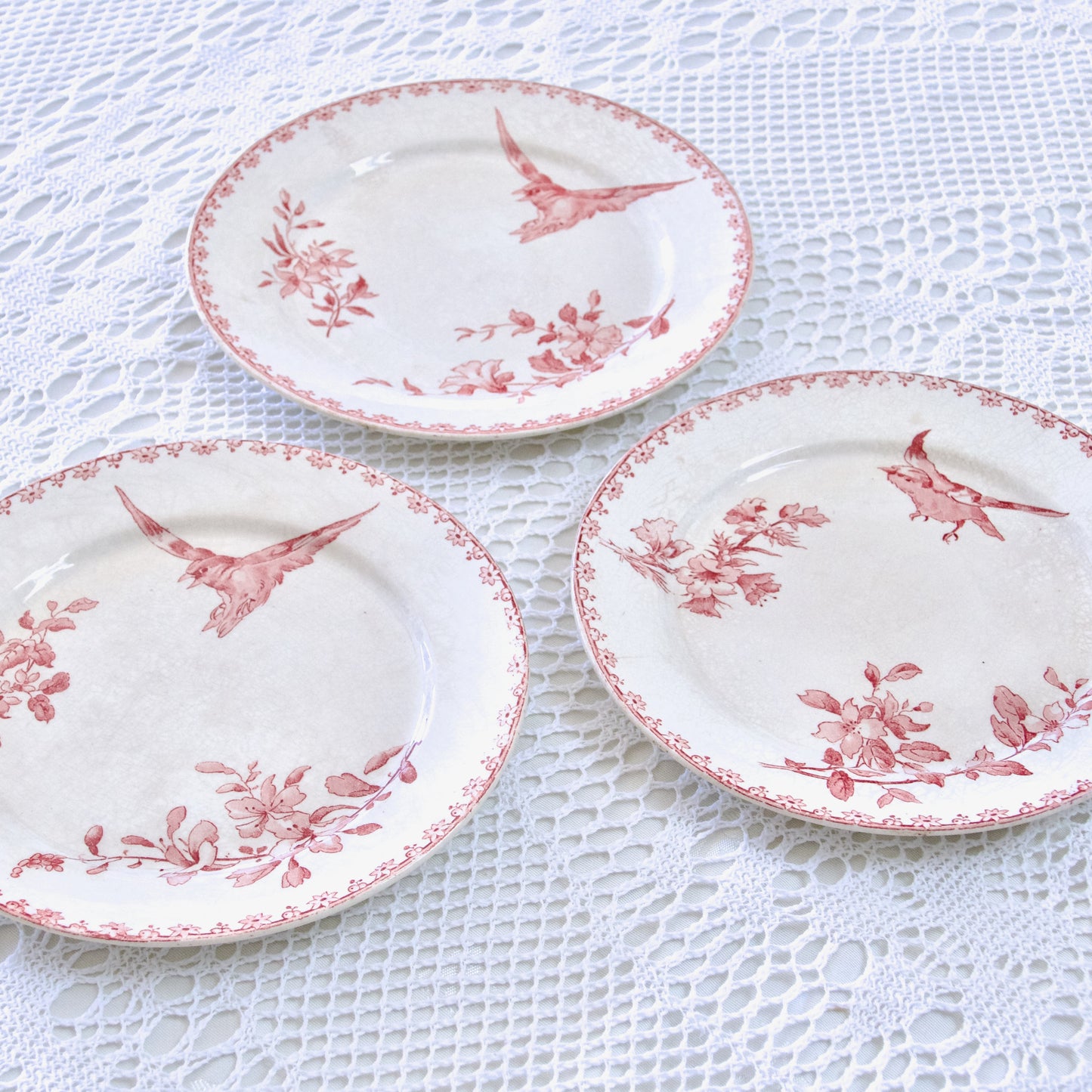 3 assiettes à dessert XIXe Sarreguemines "Favori" - terre de fer rose