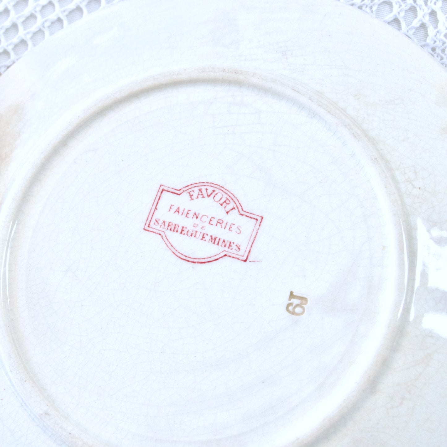 3 assiettes à dessert XIXe Sarreguemines "Favori" - terre de fer rose