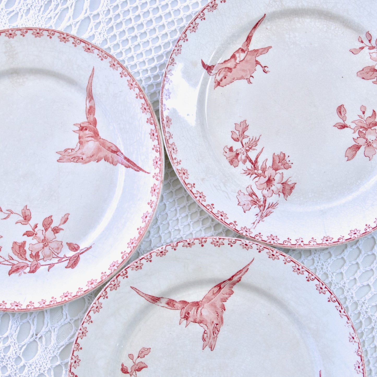 3 assiettes à dessert XIXe Sarreguemines "Favori" - terre de fer rose