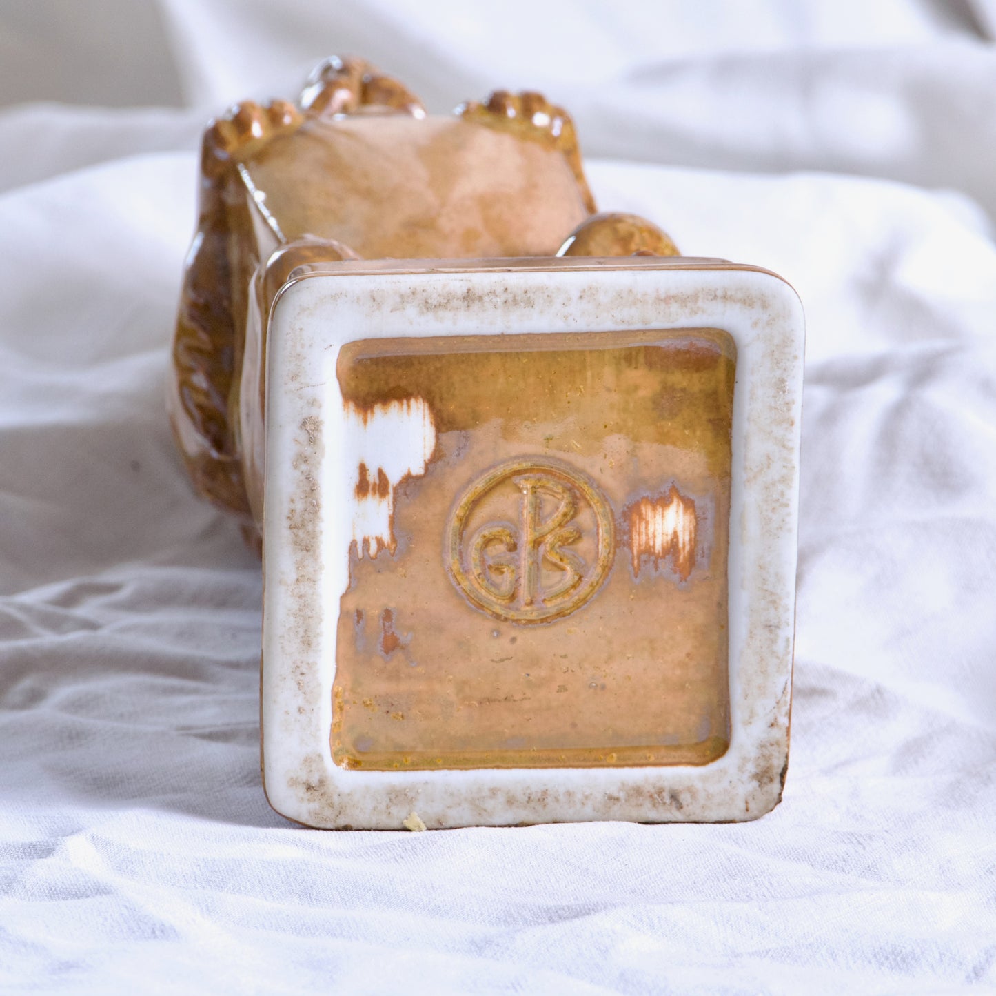 Vase - bouteille zoomorphe Lion en grès émaillé signée Gps