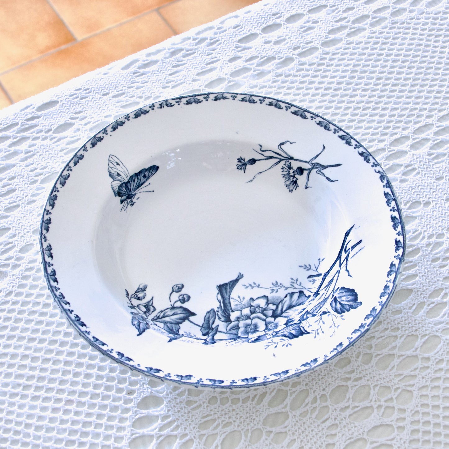 8 assiettes anciennes Sarreguemines "Carmen" - terre de fer