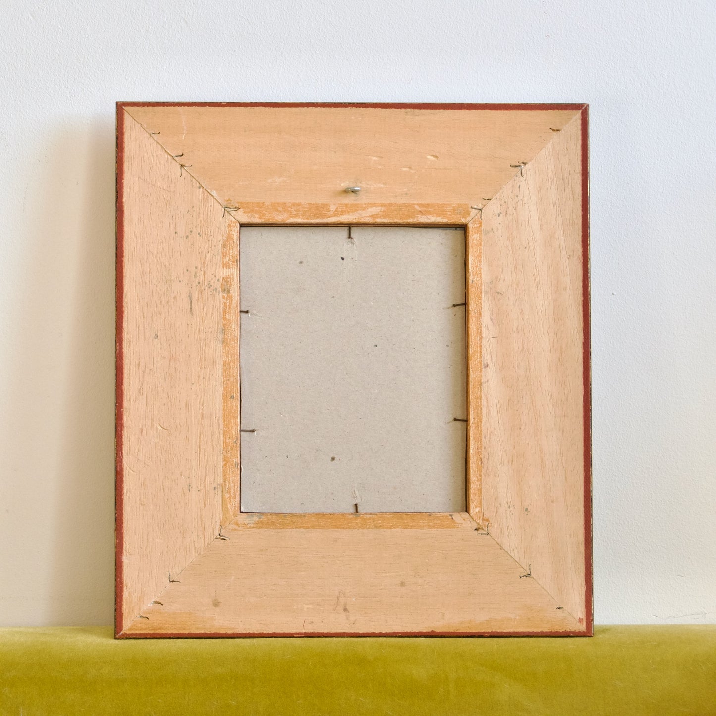 Miroir vintage en bois à moulures, bord large