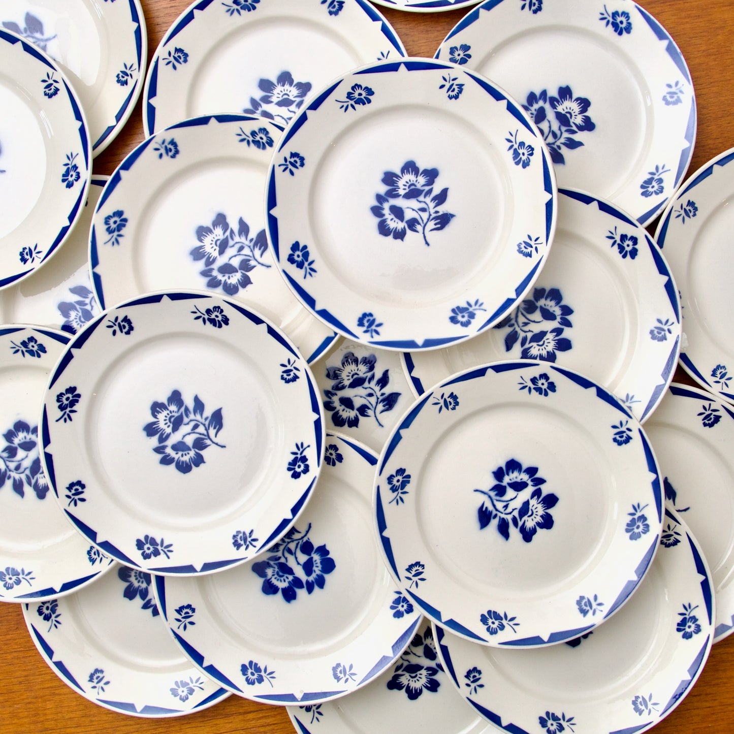 19 assiettes plates anciennes Badonviller "Madelon"