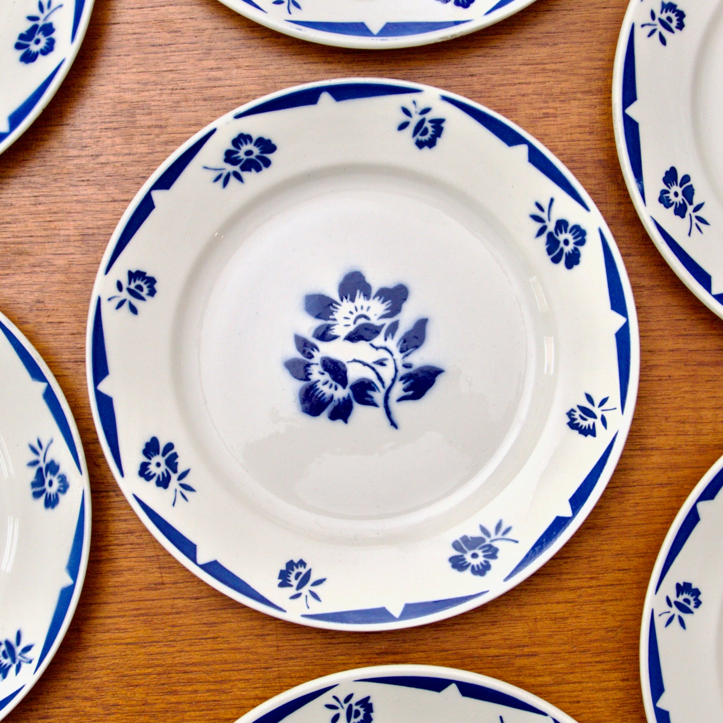 19 assiettes plates anciennes Badonviller "Madelon"
