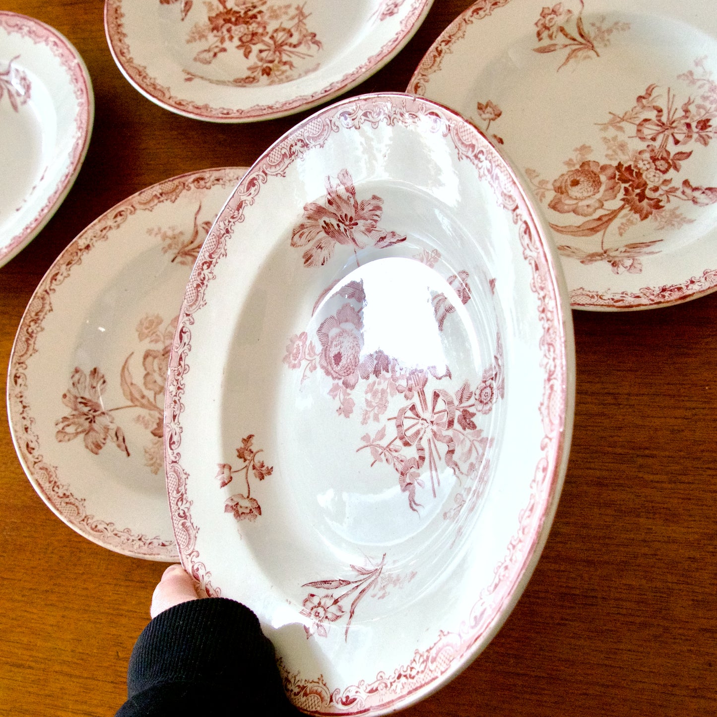 6 assiettes XIXe Sarreguemines "Fontanges" - terre de fer rose