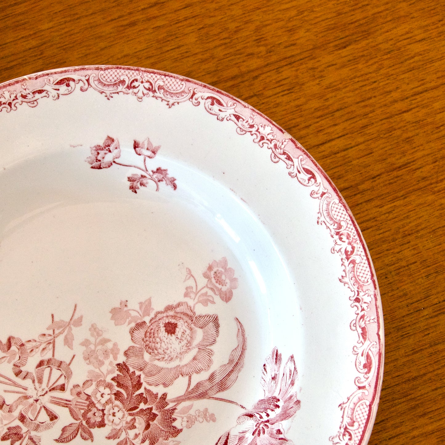 6 assiettes XIXe Sarreguemines "Fontanges" - terre de fer rose