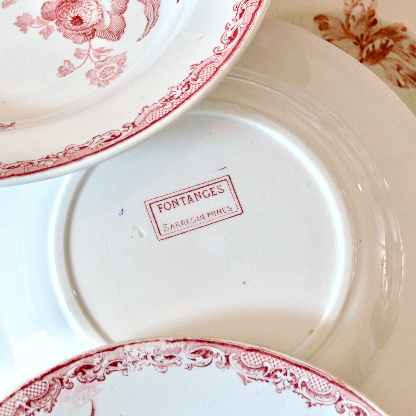 6 assiettes XIXe Sarreguemines "Fontanges" - terre de fer rose