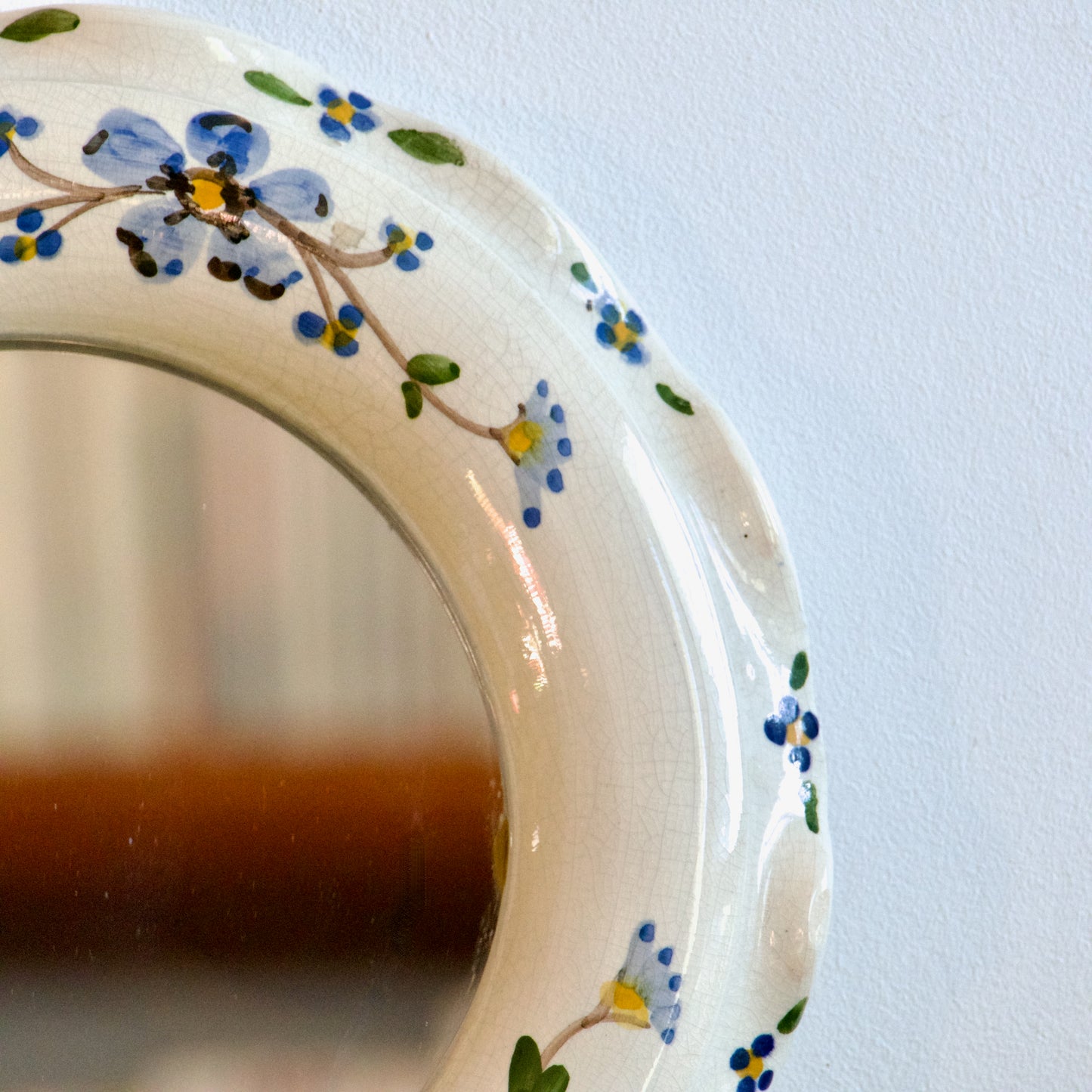 Miroir bombé artisanal en céramique peint à la main