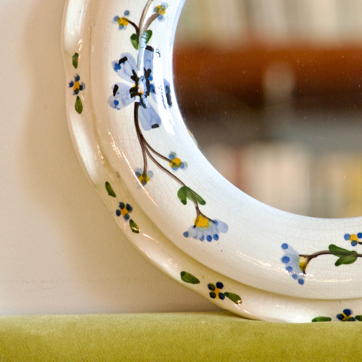 Miroir bombé artisanal en céramique peint à la main