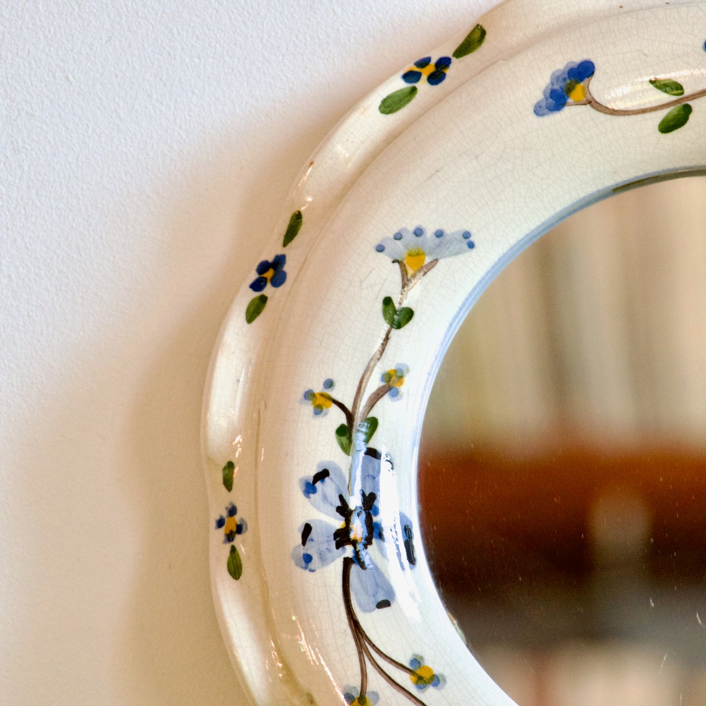 Miroir bombé artisanal en céramique peint à la main