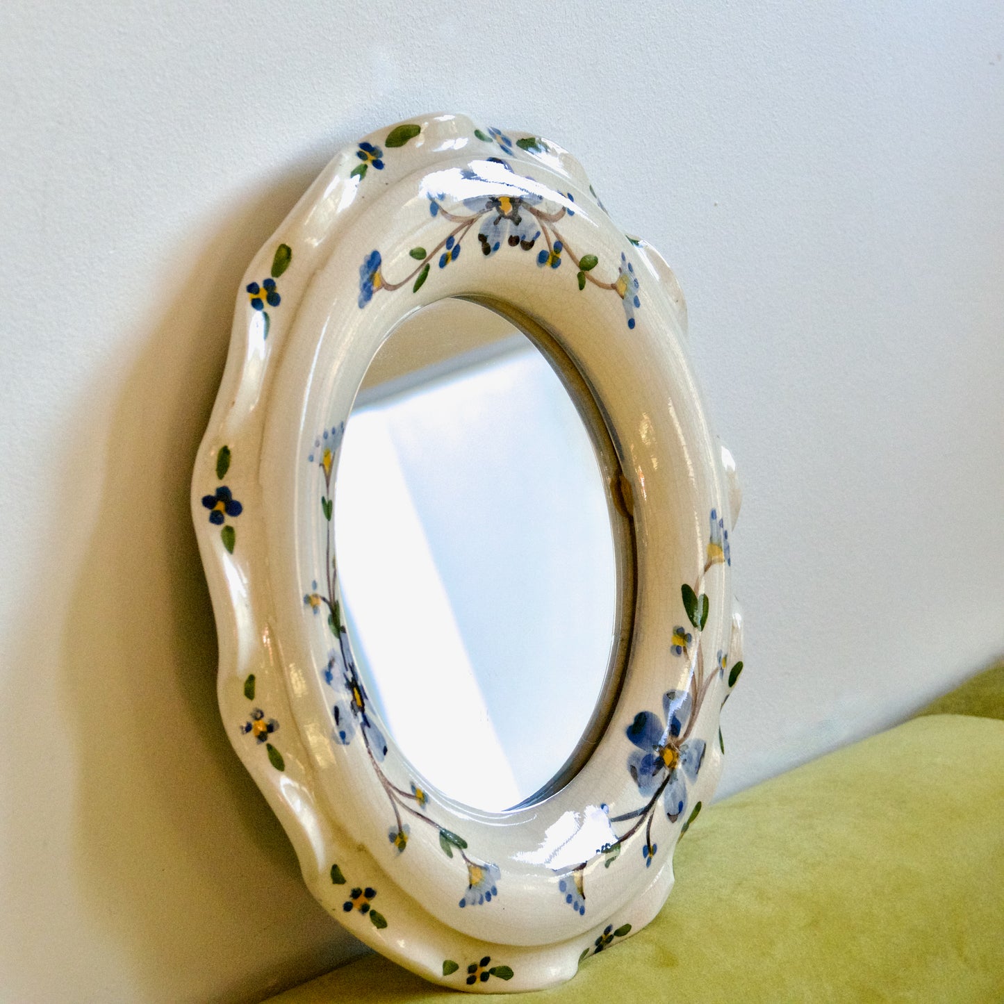 Miroir bombé artisanal en céramique peint à la main