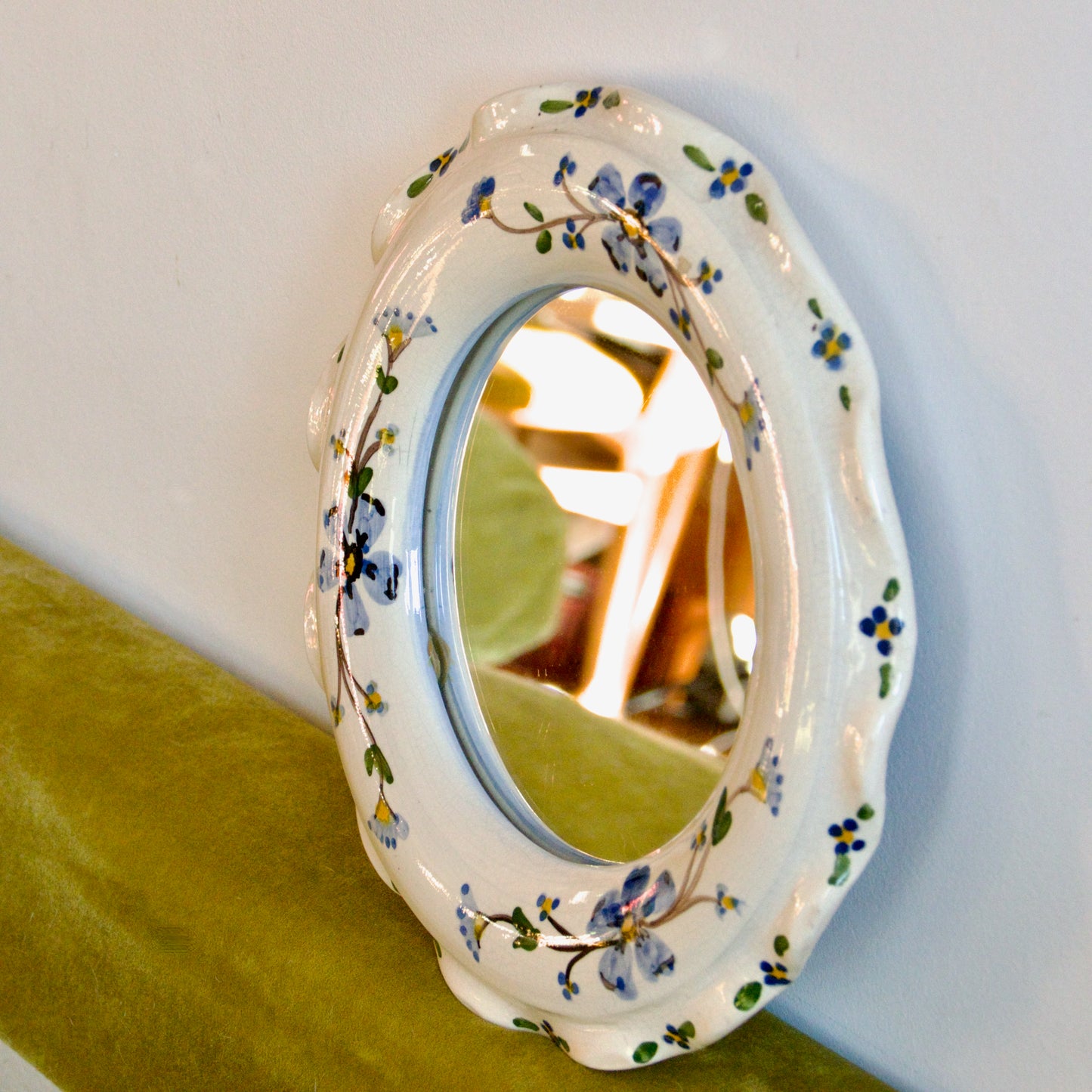 Miroir bombé artisanal en céramique peint à la main