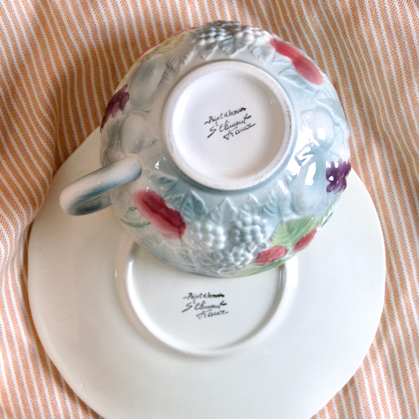 Tasse à chocolat en barbotine de St Clément