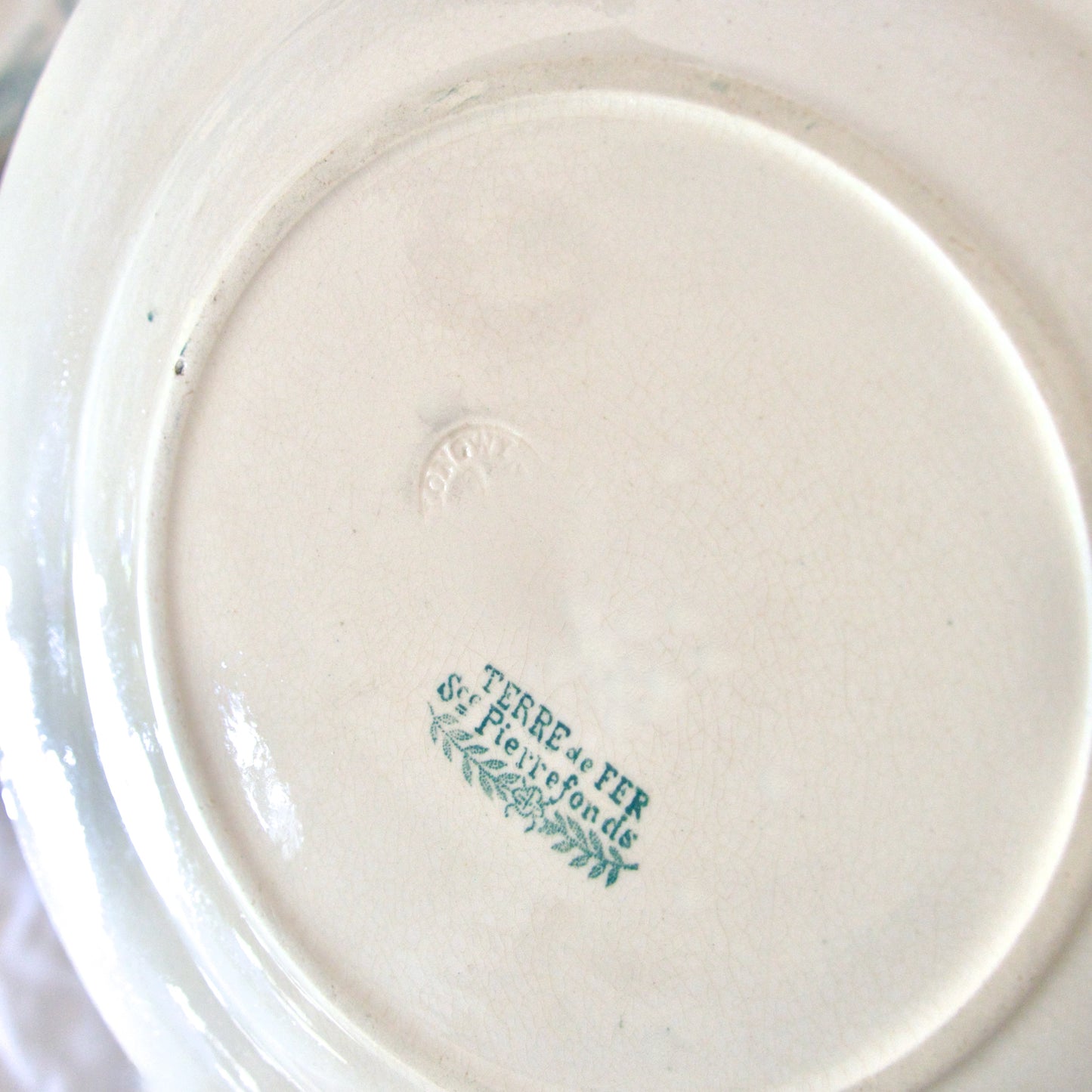 7 assiettes plates Longwy "Pierrefonds" - terre de fer