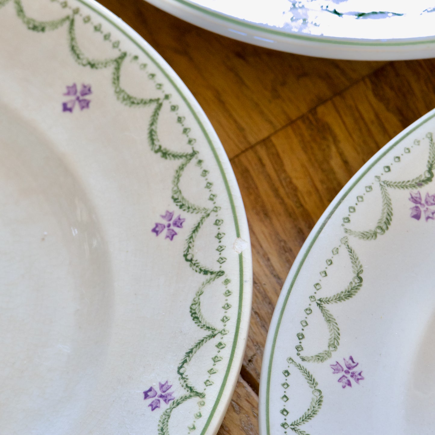 6 assiettes plates Longwy "Violetta" peintes à la main