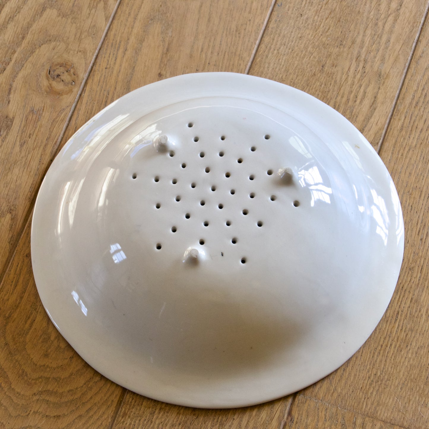 Passoire / égouttoir en barbotine fraises