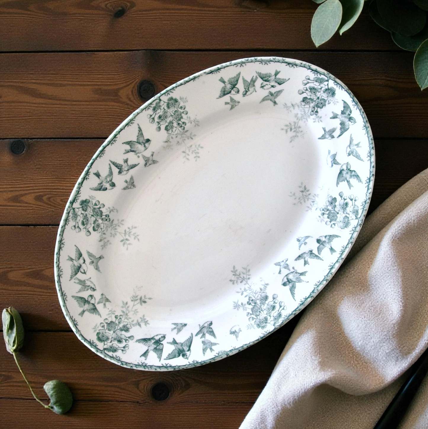 Rare plat ovale de 1878, Choisy-le-Roi "Montigny" - terre de fer