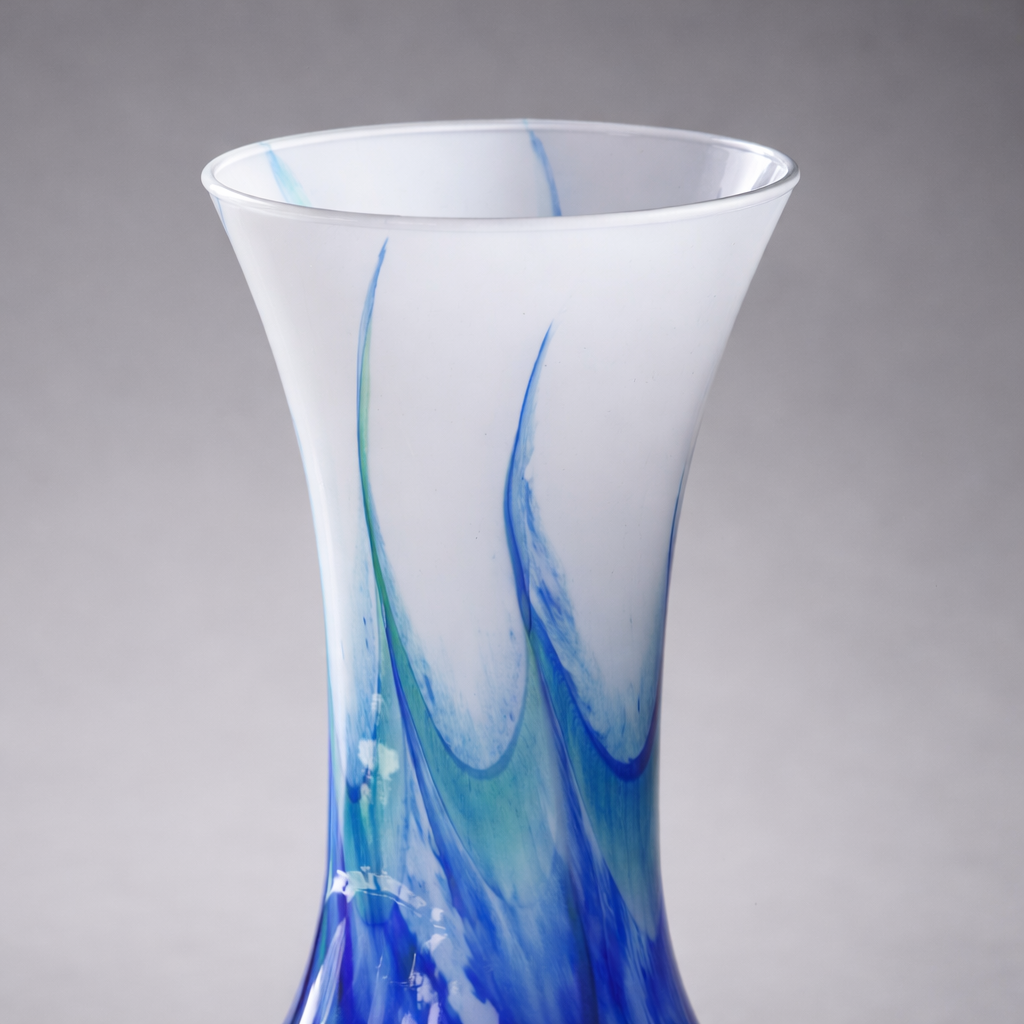 Grand vase de Murano en verre opalin soufflé