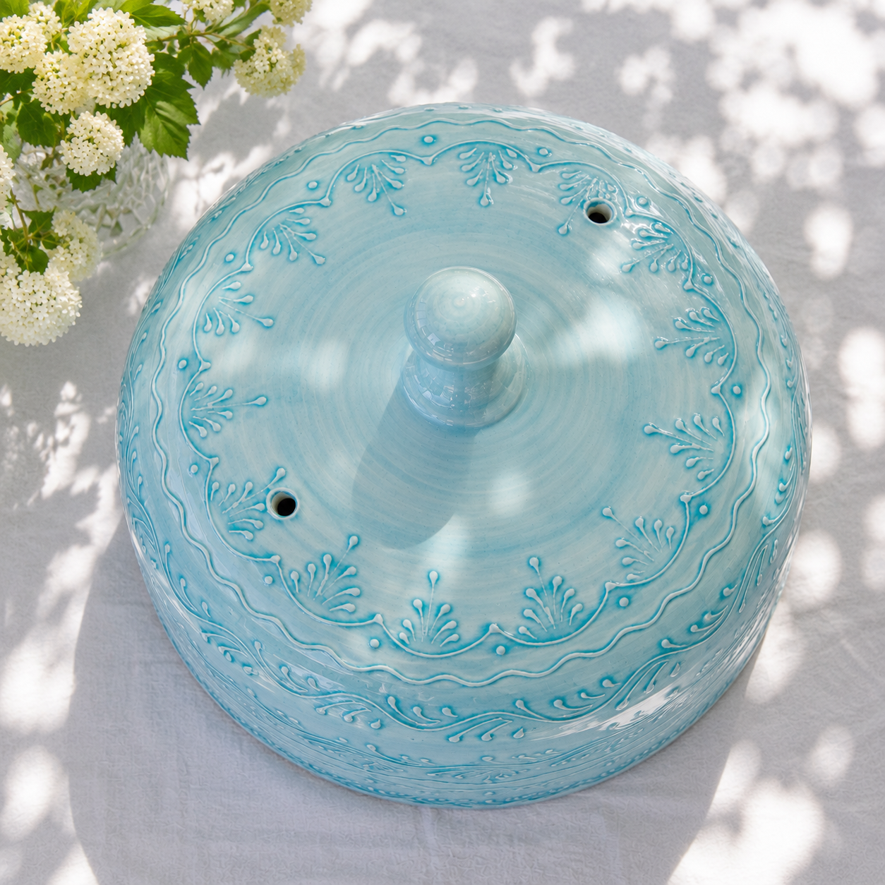 Très grande cloche de présentation en faïence émaillée bleu turquoise