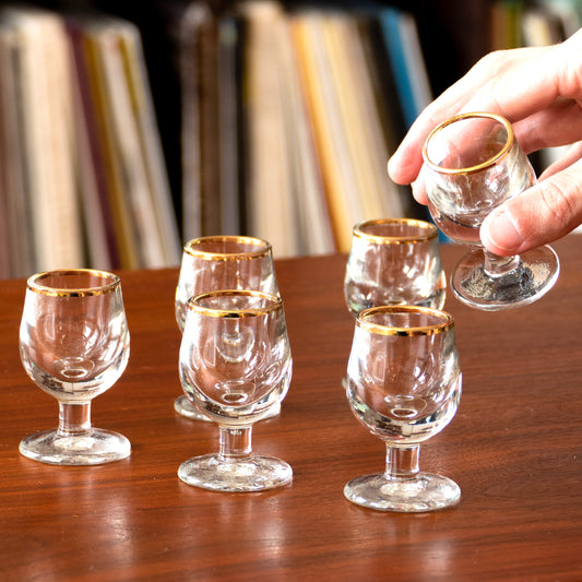 6 verres à liqueur en cristal et liseré or