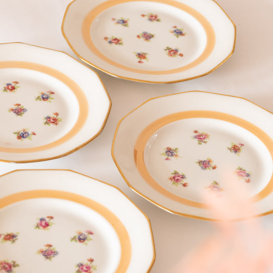 4 assiettes en porcelaine de Sologne signées Lamotte