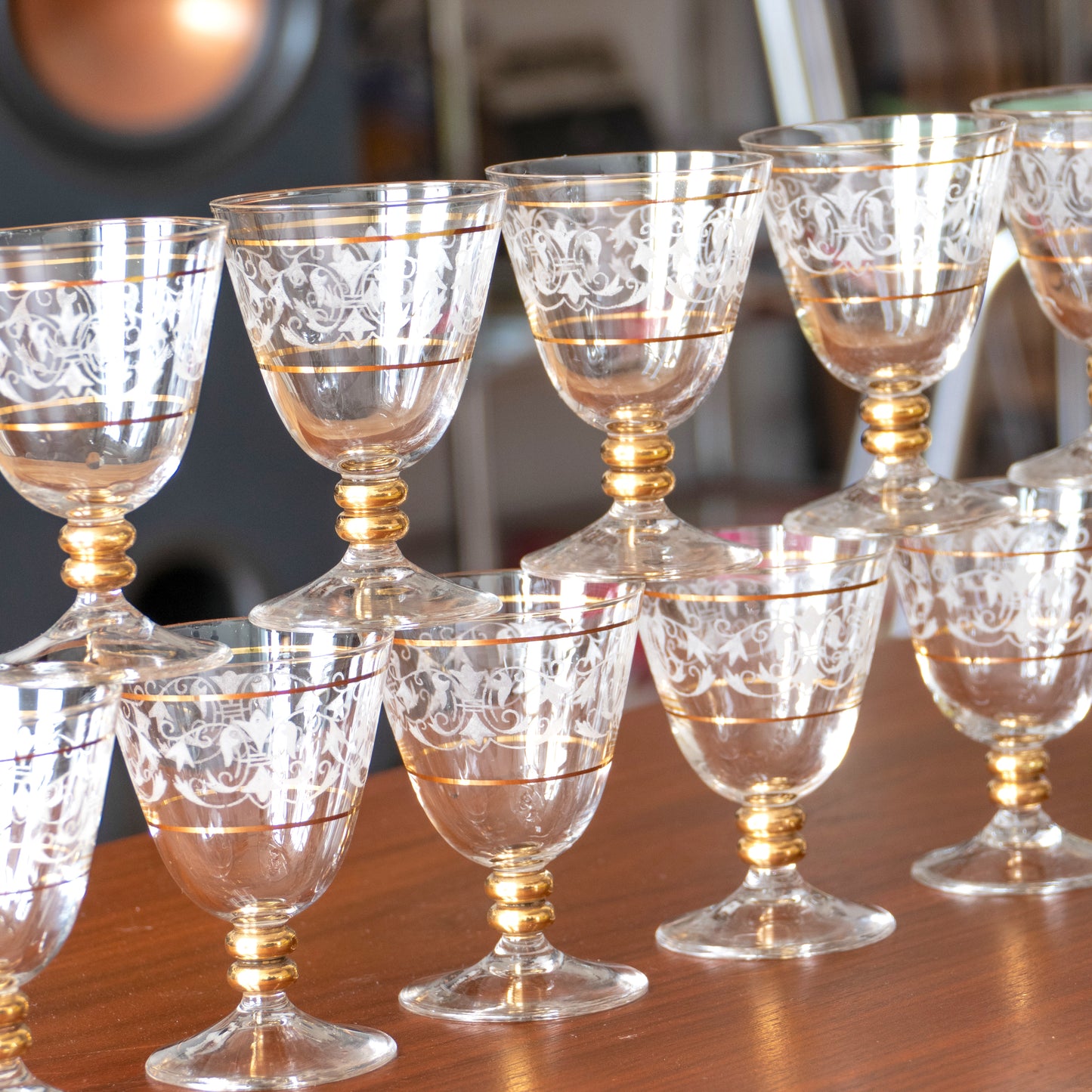 10 verres à liqueur en cristal motif renaissance