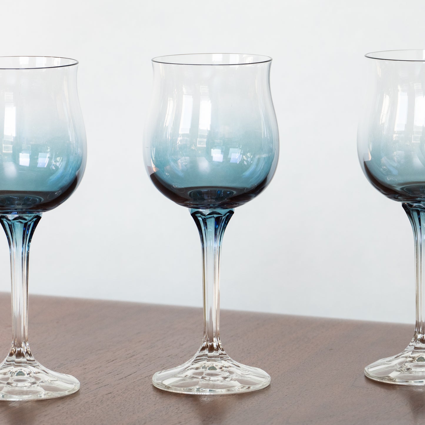 7 grands verres en cristal dégradé de bleu