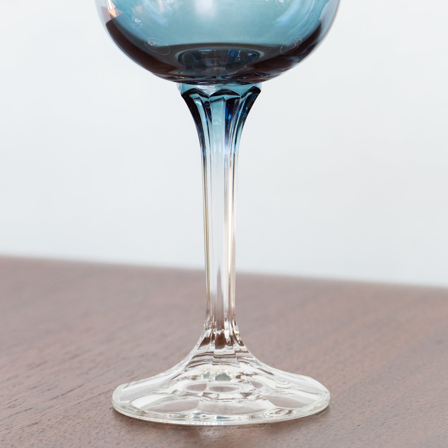 7 grands verres en cristal dégradé de bleu