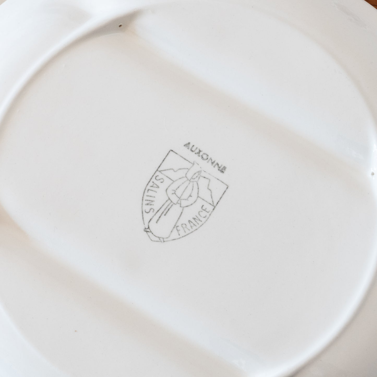 KELLER & GUERIN - ST Clément. Service à Asperges En Barbotine Comprenant 12 Assiettes Et Un Plat De Service Un Eclat Et Un Defaut De Cuisson Marque Dim Du Plat 34 X 25 Cm KELLER & GUERIN - ST Clément. Service à Asperges En Barbotine Comprenant 12 Assiettes Et Un Plat De Service Un Eclat Et Un Defaut De Cuisson Marque Dim Du Plat 34 X 25 Cm
