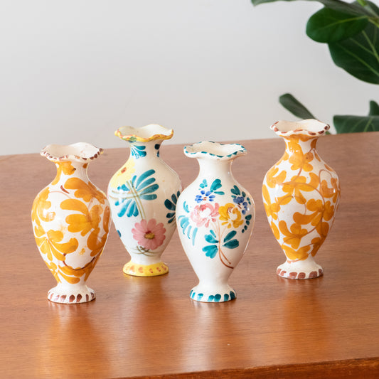 4 petits vases peints à la main