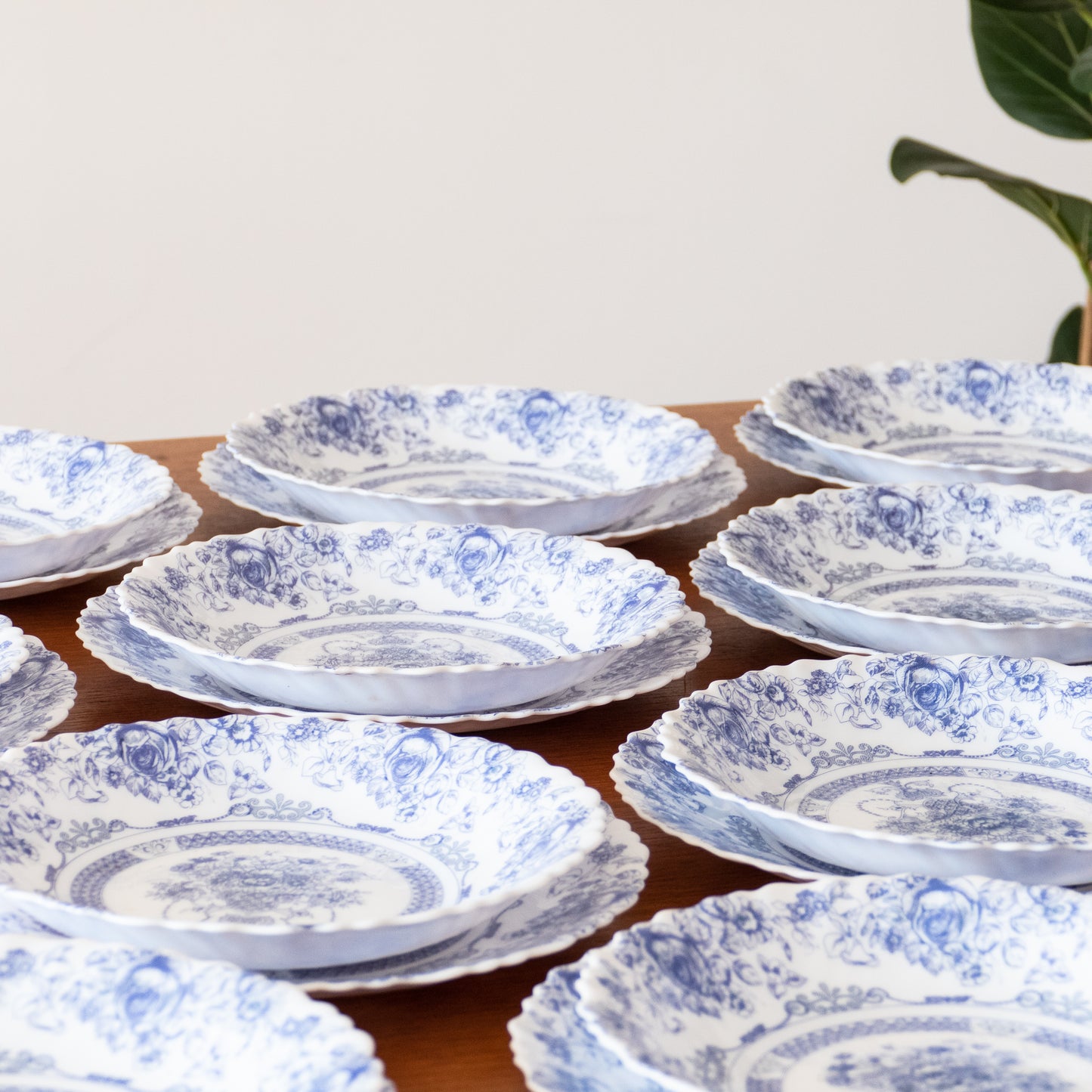 Service de 32 assiettes Arcopal "Honorine"