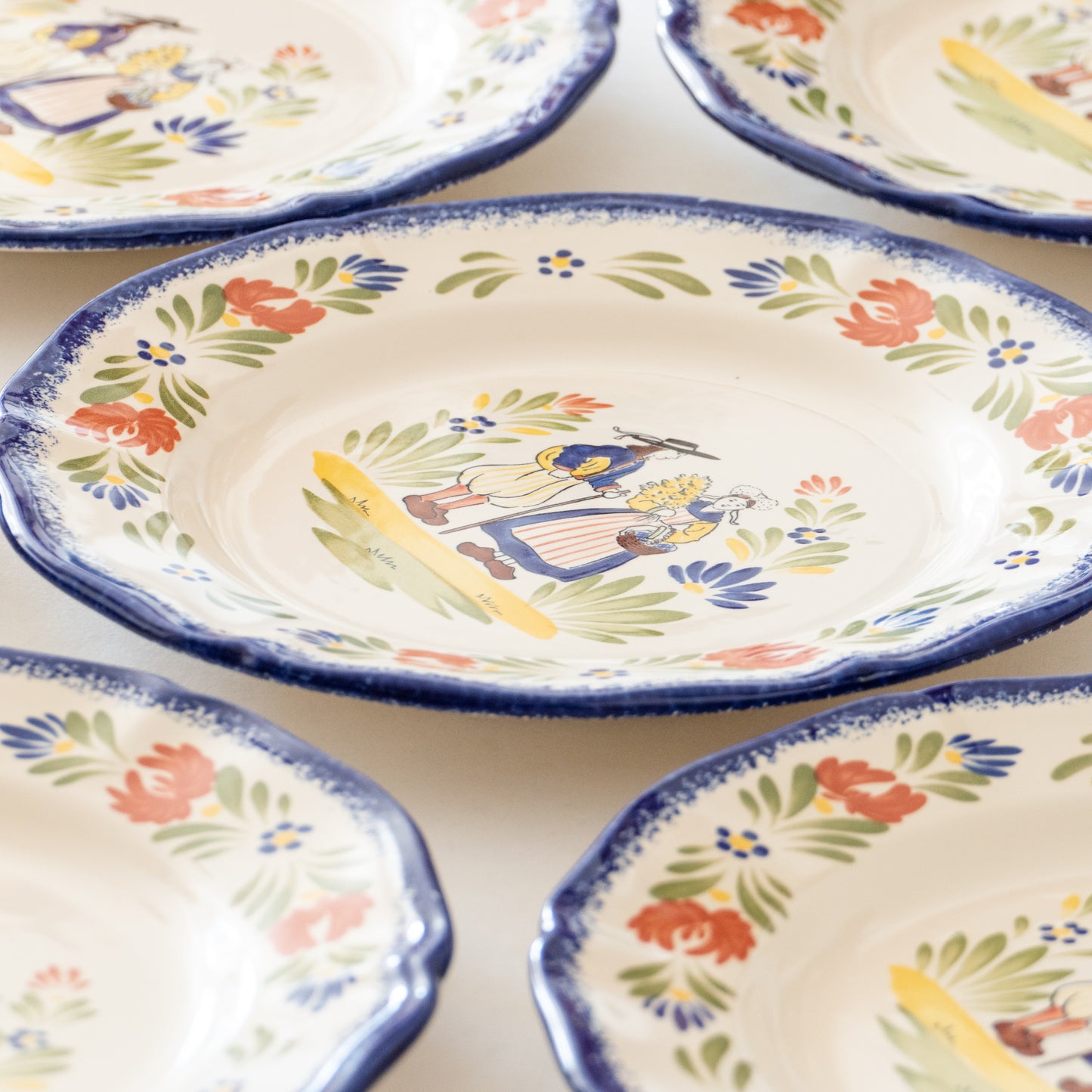 7 assiettes KG France décor breton