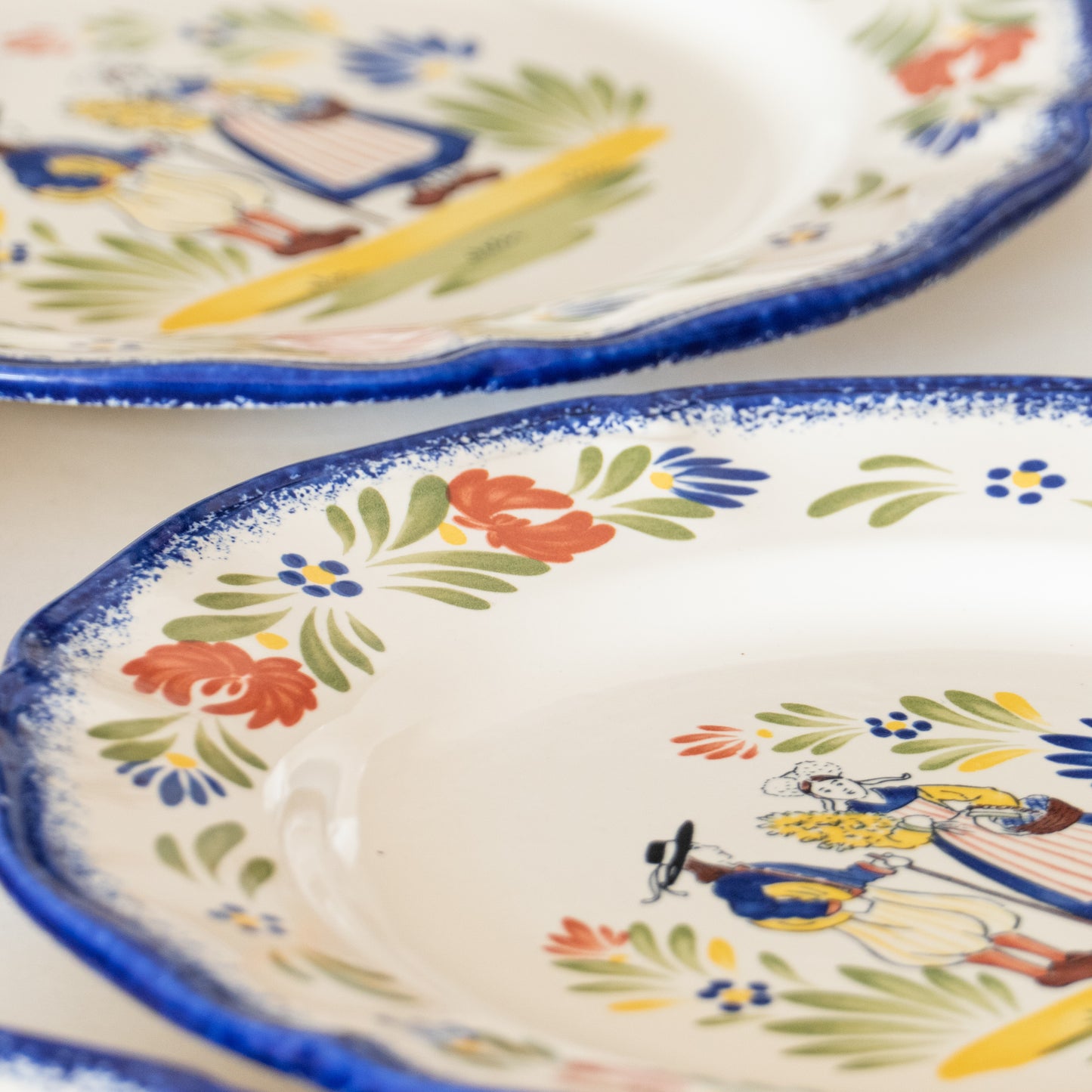 7 assiettes KG France décor breton