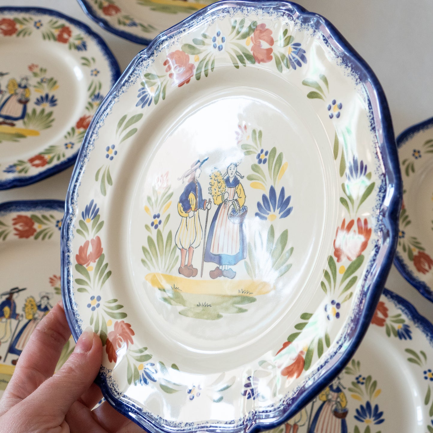 7 assiettes KG France décor breton