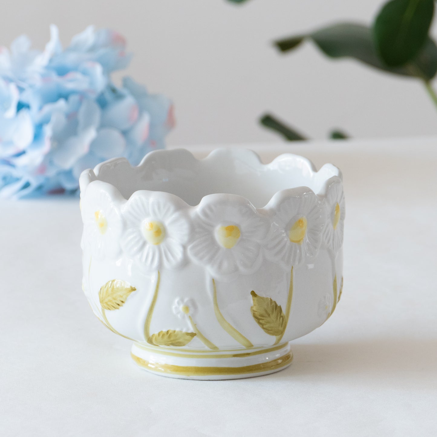 Cache pot relief marguerites