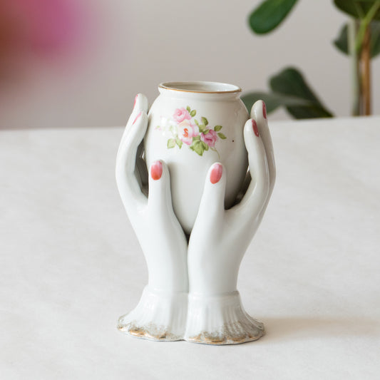 Vase en porcelaine aux deux mains