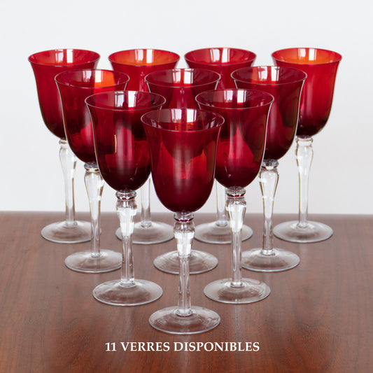 11 grands verres à pied au calice rubis