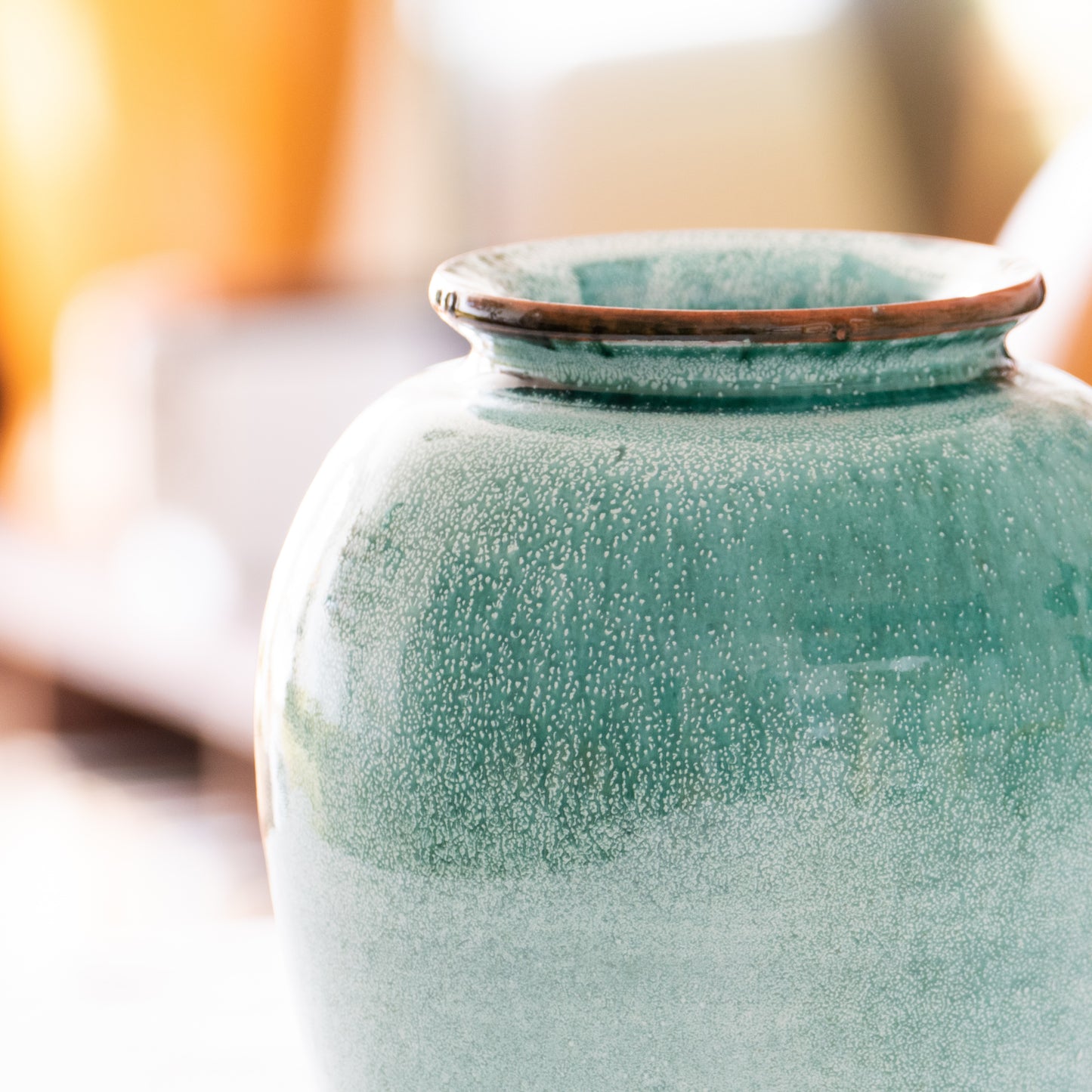 Vase turquoise en terre cuite émaillée signé Montalto