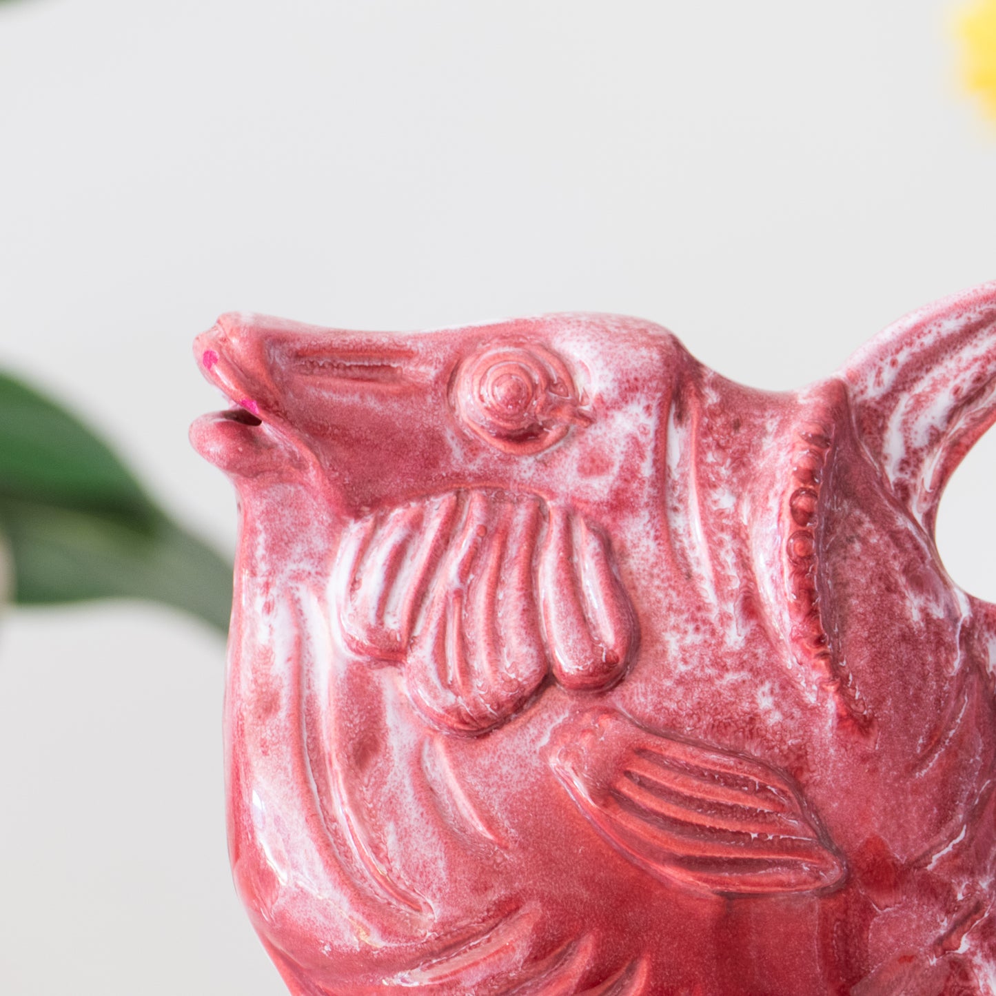 Statuette poisson en céramique émaillé écume