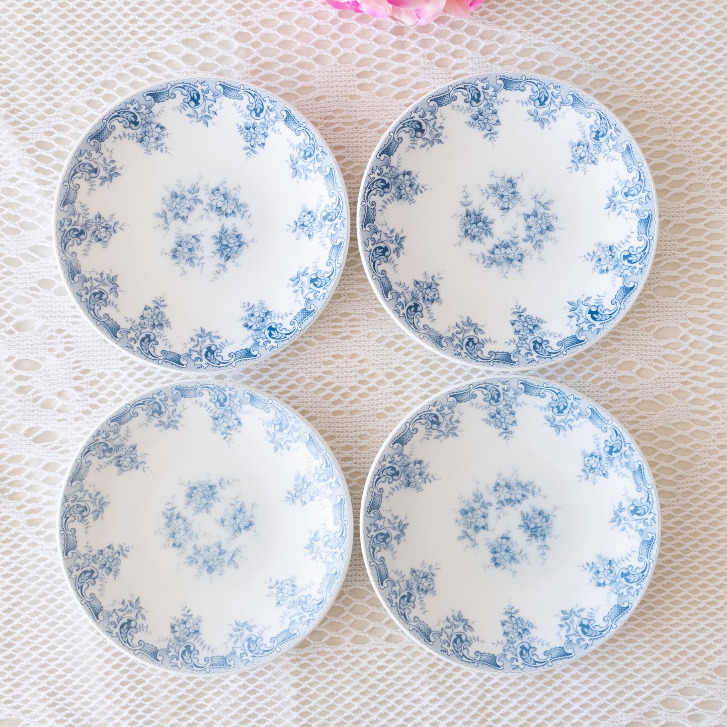 4 assiettes en opaline Rivanel