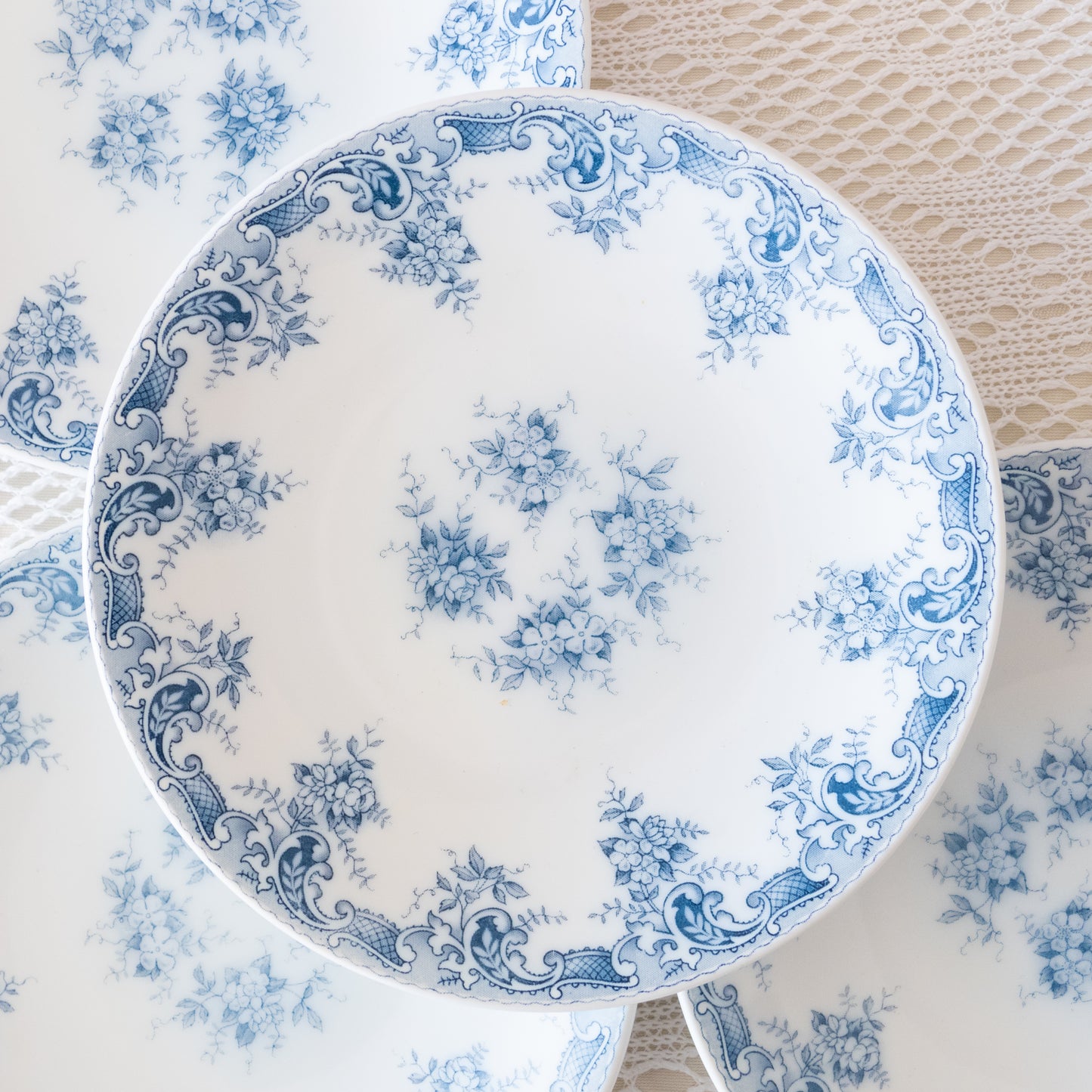 4 assiettes en opaline Rivanel